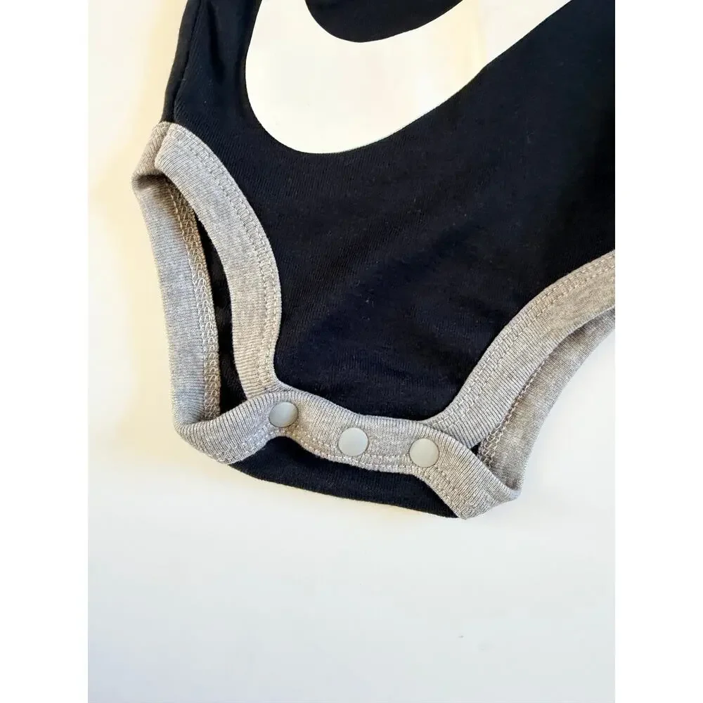 Adorable Nike Baby Boy Bodysuit 0-6M - Black & Gray Trim